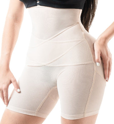 ShapeBoost Invisible Panty — control de abdomen y cintura sin líneas visibles.