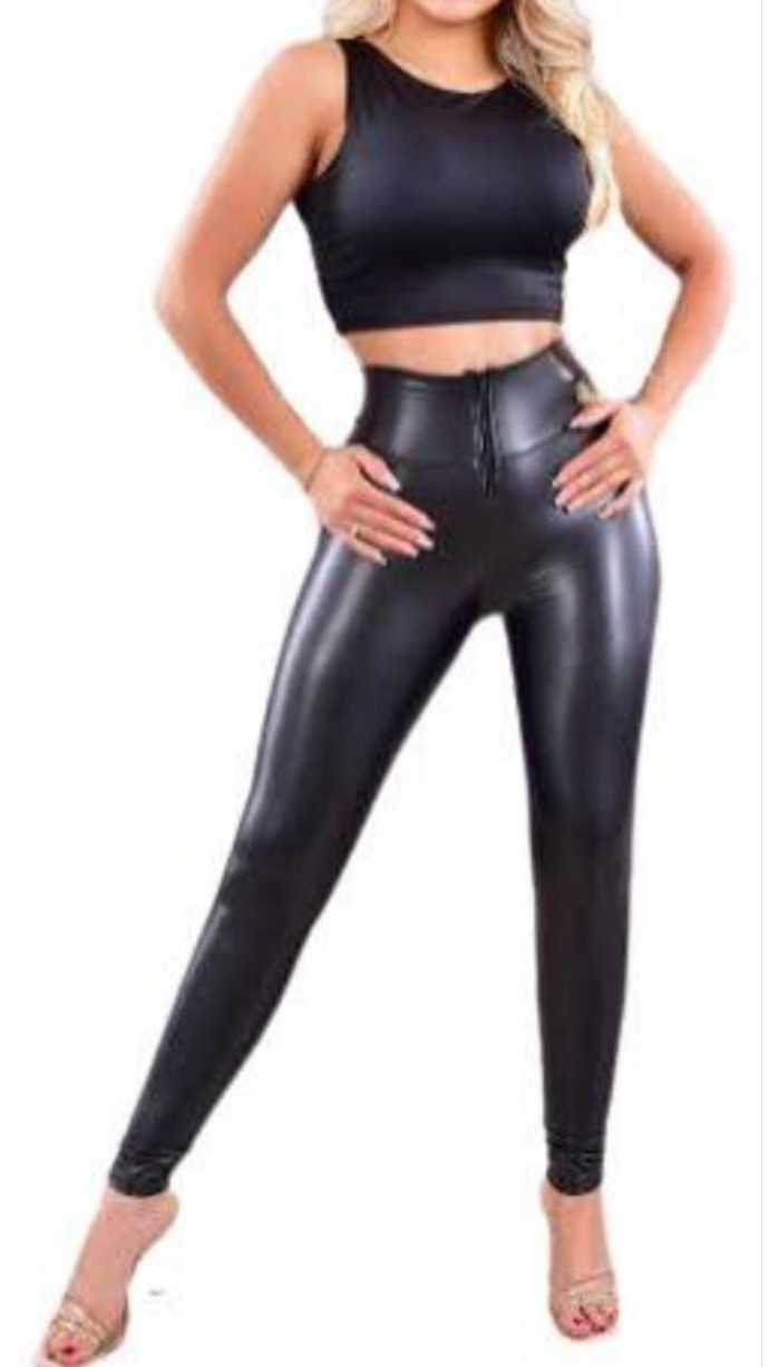 Essential Black Fit (Efecto Cuero)